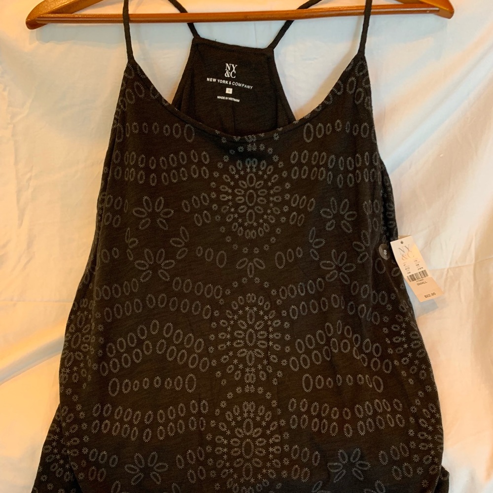 NWT New York & Co black patterned front tank top
